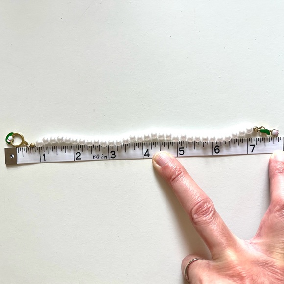 Fake Pearl with Gold Tone Hardware Tulip Clasp  Costume Jewelry Bracelet - Picture 3 of 4